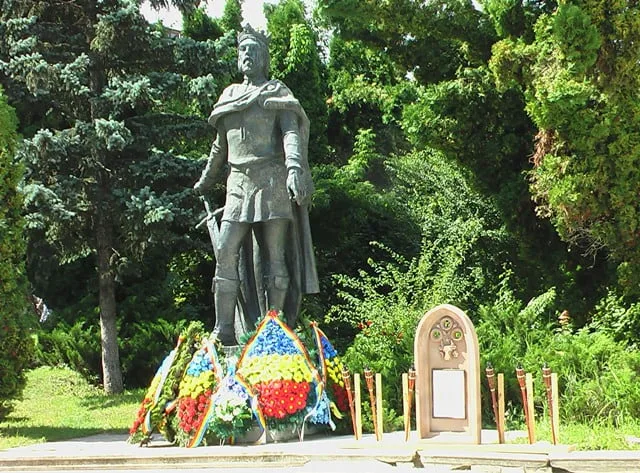 statuie petru musat