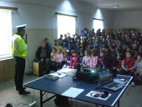 politisti campanie scoala 1