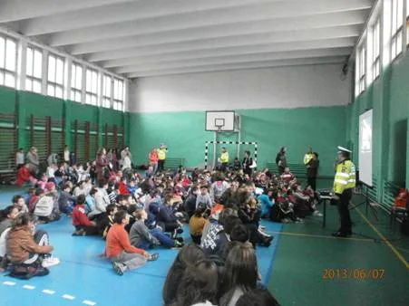 politisti campanie scoala 2