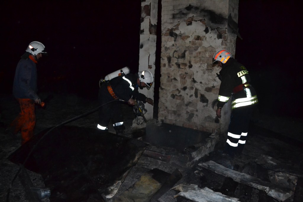 incendiu bloc brosteni 6