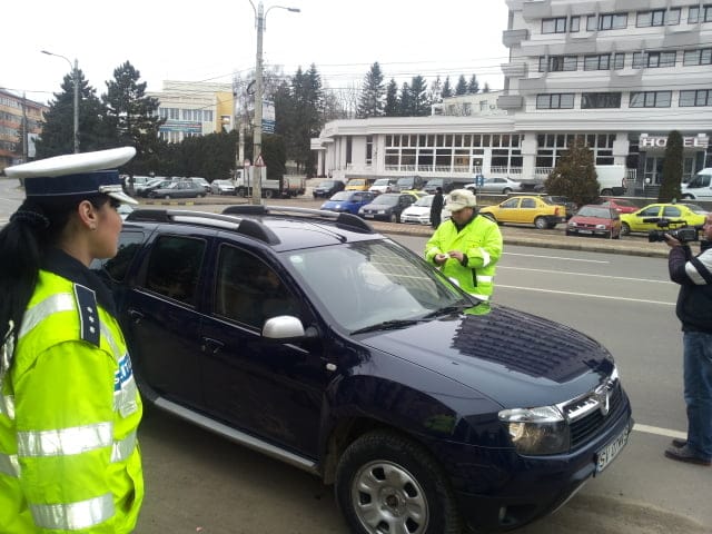 politist masina trafic
