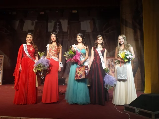 balul bobocilor liceul stefan cel mare suceava 2014 (143)
