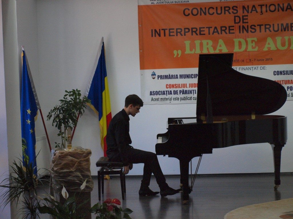 Lira de aur (1)