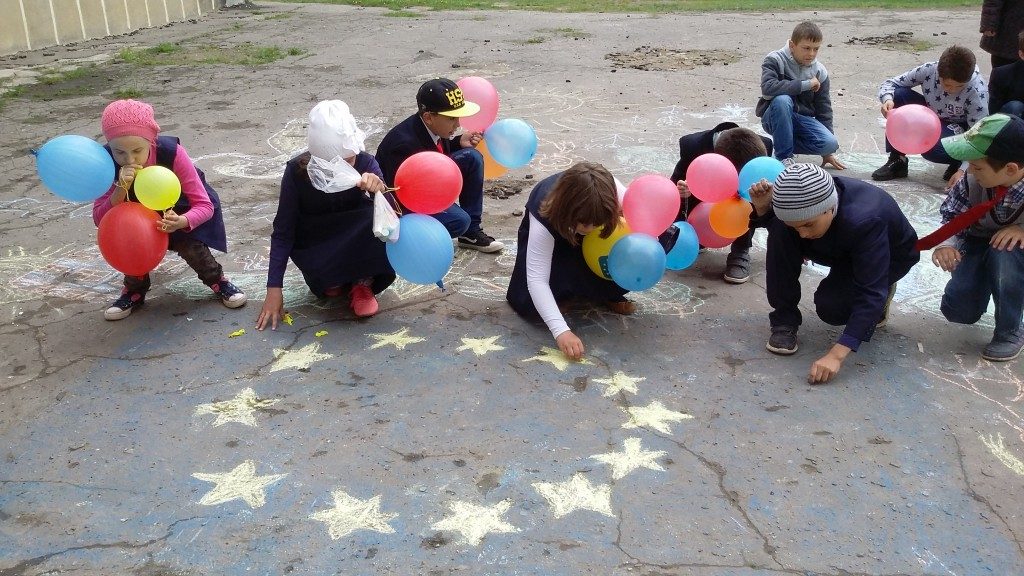 elevi Campania „Europa, casa noastră” todiresti (3)