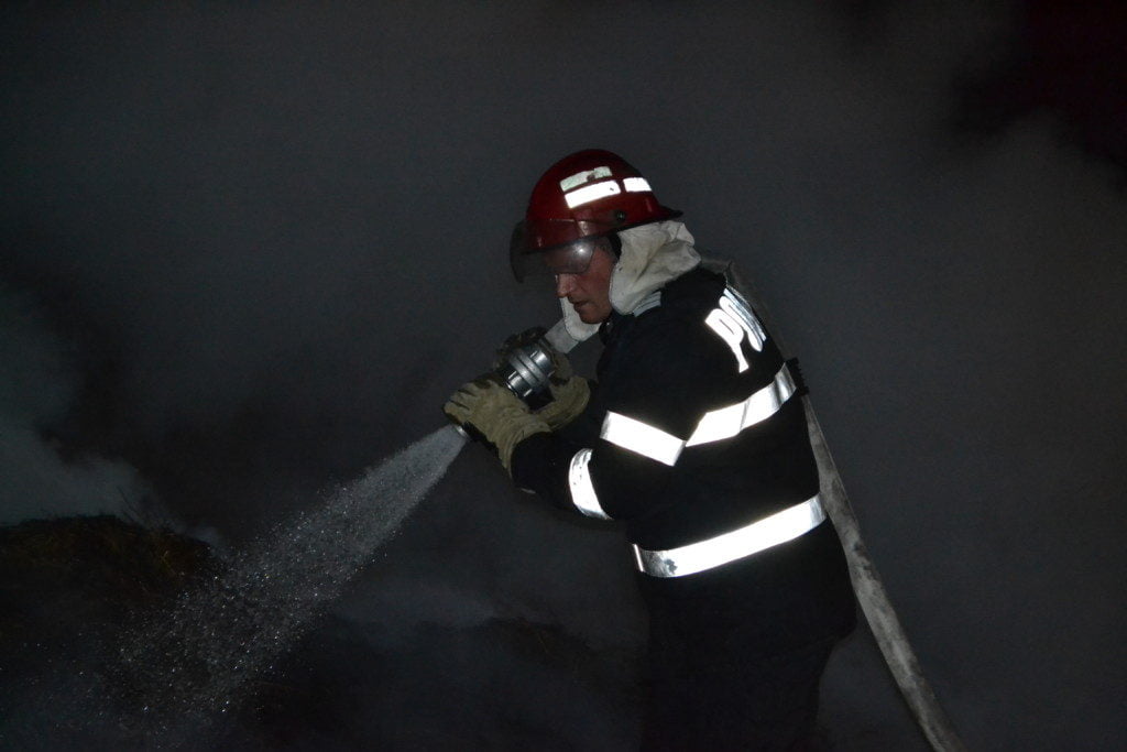 pompieri, incendiu Straja (5)