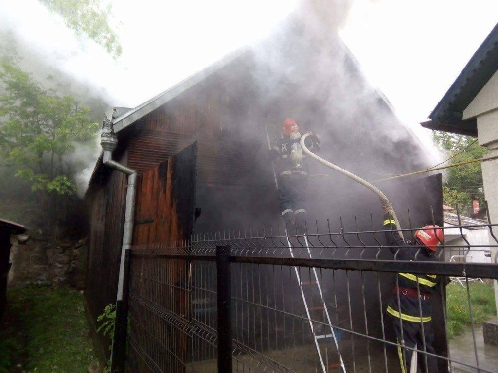 incendiu garaj isu pompier (4)