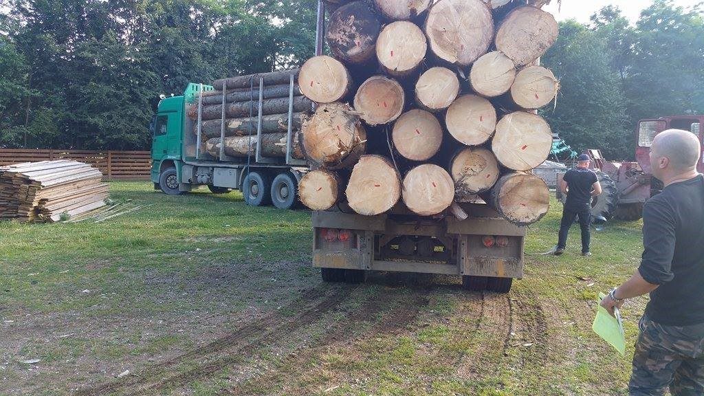 camion lemne