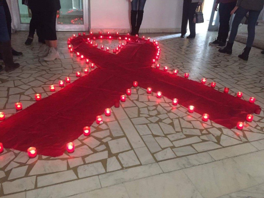 funda-red-ribbon