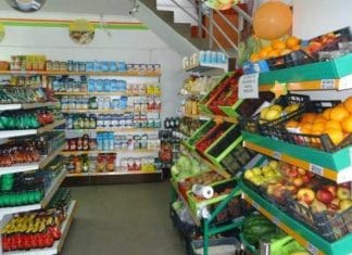 Sticlă de răcoritoare furată cu scandal dintr-un magazin din Frătăuții Noi. Clientul a susținut cu sucul nu se plătește