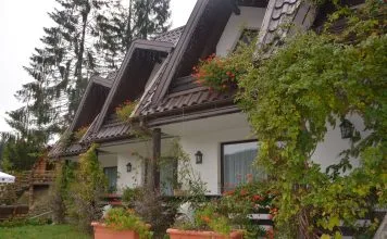De la profit la supraviețuire: hotelierii de la munte resimt scăderea bugetelor de vacanță