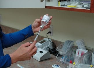 Numărul cazurilor de rujeolă a scăzut în Suceava, dar acoperirea vaccinală ROR rămâne sub media națională