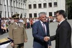 Se-conferă-diploma-Profesorul-Anului-profesorului-Radu-Ciumașu-în-semn-de-respect-și-apreciere-a-rezultatelor-obținute-premierea-este-facuta-de-primarul-Mihaiță-Negură