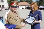 Șeful-Statului-Major-al-Forțelor-Navale-acordă-doamnei-prefect-Mirela-Adomnicăi-titlui-de-Omul-Anului-2018.-Premierea-este-făcută-de-general-de-brigadă-Marian-Botea