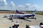 aeroport suceava avion wizz blue air