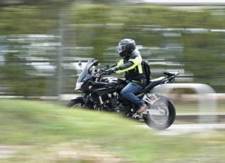 Tânăr motociclist rănit după ce a intrat în anvelopa unei remorci pe DJ209D, în zona Costâna