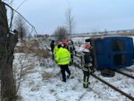 microbuz răsturnat cale ferată (3)