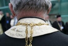 Acuzații de îmbogățire suspectă aduse unui preot consilier de un grup de preoți din Arhiepiscopia Sucevei și Rădăuților. IPS Calinic: Nu execut oameni la comandă!