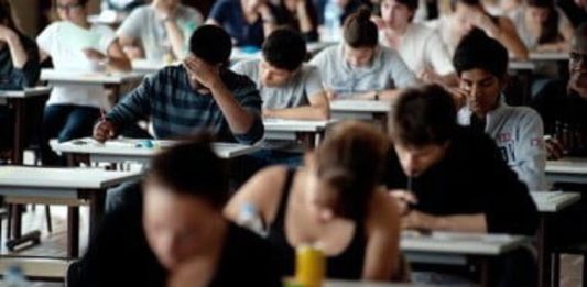 Rezultatele inițiale la proba scrisă a examenului de definitivat 2026 Suceava: Doi candidați au obținut media finală 10. Rata de promovare – 72,5%