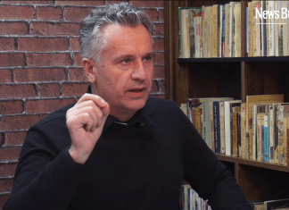 Deputatul AUR Tiberiu Boșutar, trimis în judecată pentru instigare publică la violențe și incendieri de instituții publice