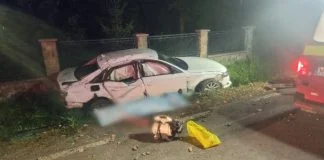 Un tânăr de 22 de ani care a șicanat în trafic autoturismul care a ieșit de pe șosea a fost introdus în arest. În accident a murit un radautean de 31 de ani, iar o fetiță de 4 ani a fost grav rănită