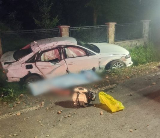 Un tânăr de 22 de ani care a șicanat în trafic autoturismul care a ieșit de pe șosea a fost introdus în arest. În accident a murit un radautean de 31 de ani, iar o fetiță de 4 ani a fost grav rănită