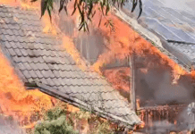 Incendiu la Bucșoaia: ard două case, anexe și un garaj. Intervin pompierii cu cinci autospeciale