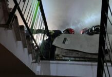 Femeie de 96 de ani, salvată de pompieri după un incendiu provocat în noapte de o lumânare uitată aprinsă într-un apartament din Rădăuți
