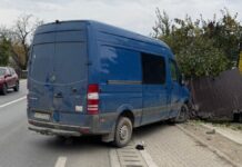 Accident rutier în Bosanci: O femeie rănită pe trotuar după ce o autoutilitară s-a pus în mișcare