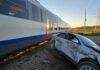 Bărbat rănit la Horodnic de Jos după ce mașina sa a fost acroșată de un tren la o trecere la nivel cu calea ferată