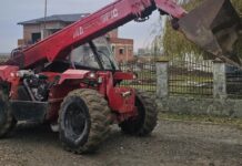 Accident în Hurjuieni: Bărbat rănit după ce s-a răsturnat cu un utilaj cu cupă telescopică