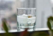 Suceveancă agresată verbal și fizic după ce a spart din greșeală paharul cu vodcă al soțului