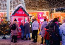 Caravana Coca-Cola vine la Suceava: Luminile de Crăciun și Moșul poposesc în fața Consiliului Județean!