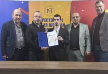 Diplomă de excelență pentru singura medie de 10 la bacalaureat 2025 din județul Suceava. Sava Matei premiat de inspectorul școlar general al județului