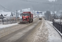 DRDP Iași: Toate drumurile naționale din județul Suceava sunt deschise circulației. S-a intervenit cu 50 de autoutilaje și 275 de tone de material antiderapant în județ