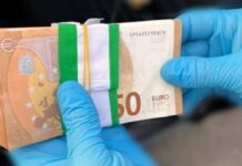 Bani falși de 50 de euro folosiți pentru achiziționarea de zeci de vaci, oi și capre: două persoane reținute după ce au înșelat mai mulți crescători din zona Iași