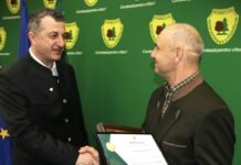 Romsilva l-a premiat pe pădurarul care a salvat cele două minore în județul Mureș
