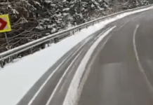 Ninsori în zona de munte a județului Suceava. Drumarii intervin cu utilaje pentru asigurarea traficului