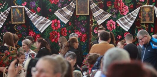 Festivalul Ouălor Încondeiate de la Moldovița, ediția a XVII-a, a fost deschis de Florii în prezența vicepreședinților Consiliului Județean Suceava