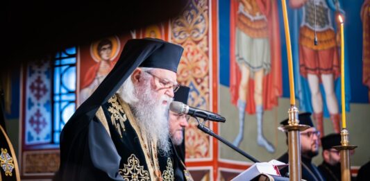 Mesaj pastoral al IPS Calinic la Praznicul Învierii Domnului: Sfânta Liturghie este „taina tainelor” – actualizarea sacramentală a Învierii Domnului.