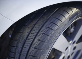 Cum afectează drumurile ude comportamentul anvelopelor