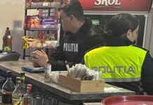 Scandal la o cafenea din Câmpulung Moldovenesc: Un tânăr agresiv și băut a lovit un client s-a împiedicat și a spart geamul unei uși, după care a mai spart două sticle de pe o masă