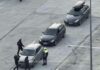 Șoferul unui microbuz ucrainean, prins după ce a ignorat semnalele de oprire la Horodnic de Sus. Țigări de contrabandă și alcool, confiscate