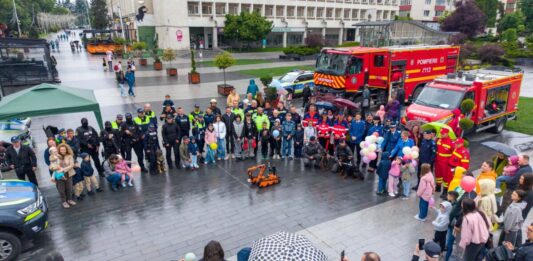 Expoziție de tehnică a MAI, pe Esplanada Casei de Cultură din Suceava, cu ocazia Zilei Copilului