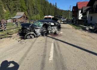 Tragedie rutieră la Moldovița: Un tânăr de 18 ani a decedat, iar alți doi au fost răniți după un accident