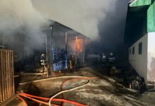 Incendiu la o anexă a mănăstirii Brădățel din Horodniceni. Pompierii intervin cu șase autospeciale de stingere