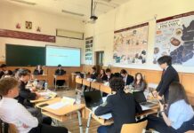Elevii rădăuțeni au simulat negocierile ONU la Colegiul „Eudoxiu Hurmuzachi” prin proiectul CNEHMUN 2026 – Model United Nations