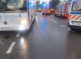 Accident rutier cu două autoturisme și un autocar pe DN 2/E85 la Bunești