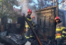 Incendiu violent într-o gospodărie din Voitinel. Pompierii au salvat locuințele învecinate
