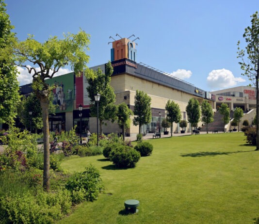 Distracție pentru întreaga familie, în acest weekend, la Iulius Mall: concerte, teatru, dinozauri animatronici și oferte speciale la mașini