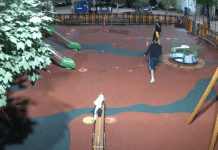Loc de joacă modern așteptat de 20 de ani în cartierul George Enescu, vandalizat la scurt timp după inaugurare
